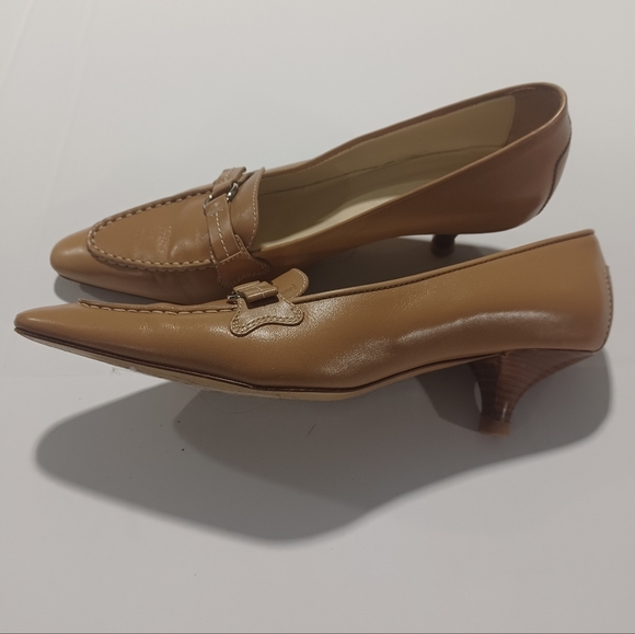 Tod's Classic Tan Leather Loafers - Picture 2 of 11